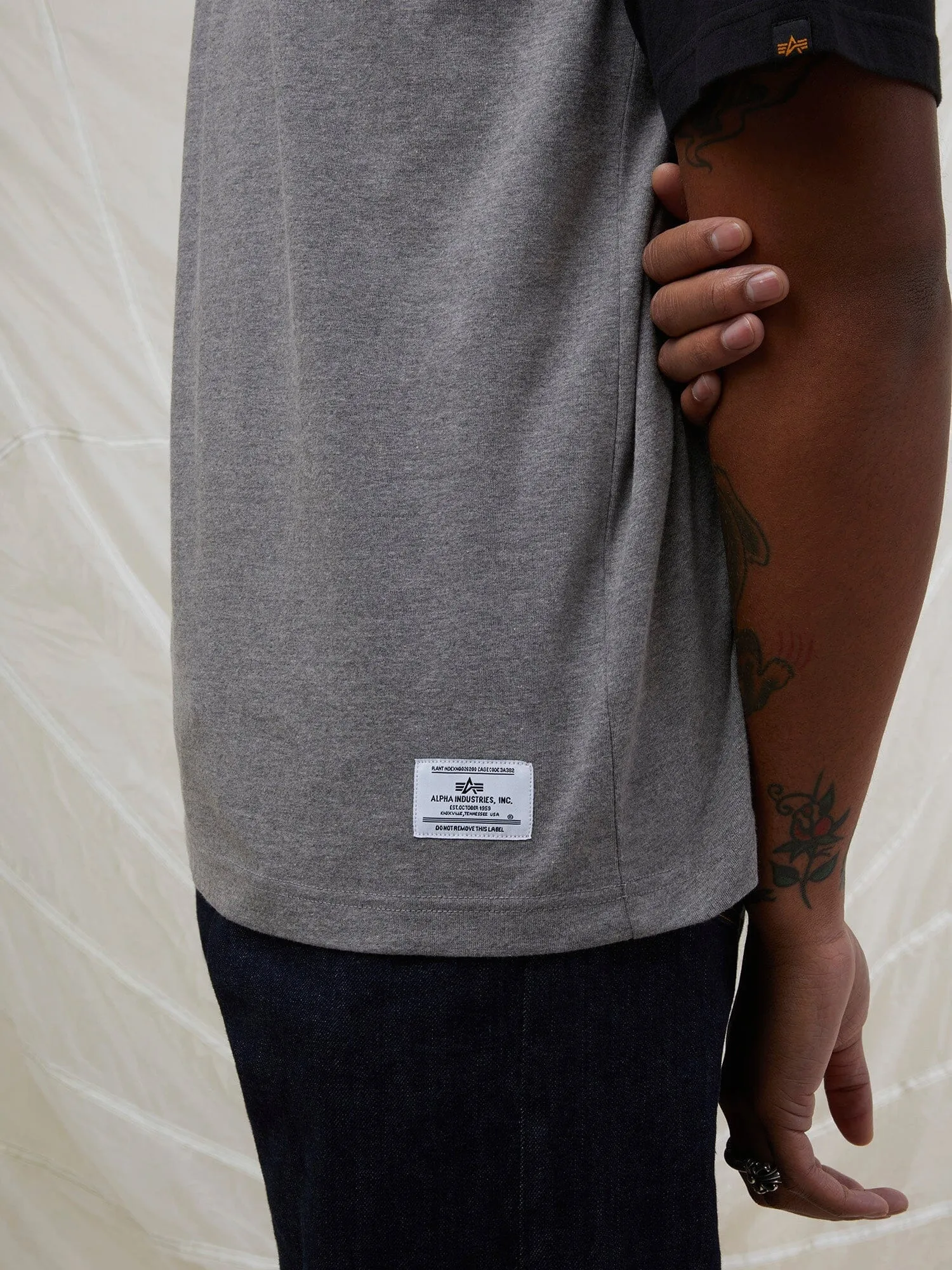 ESSENTIAL RAGLAN TEE