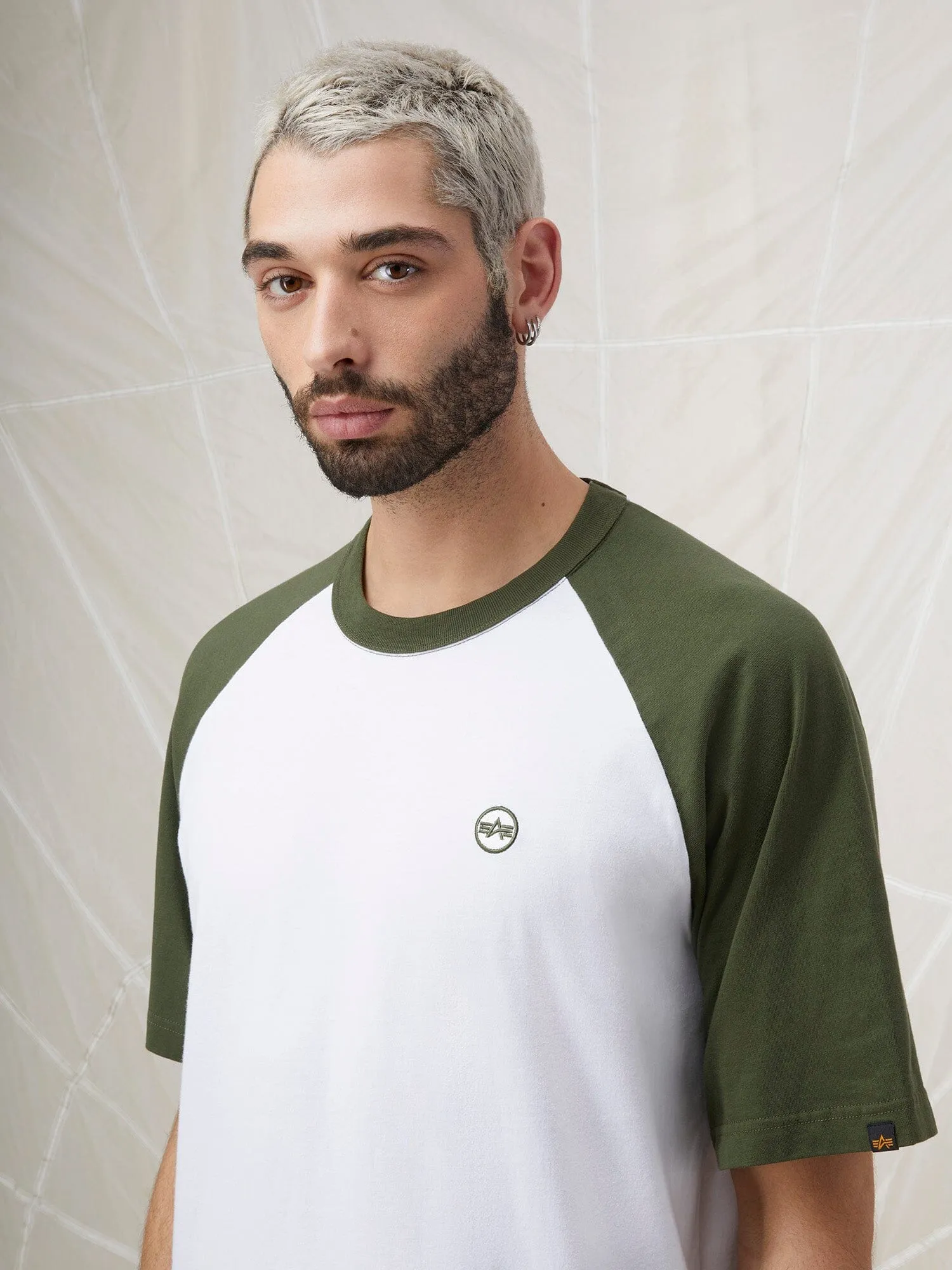 ESSENTIAL RAGLAN TEE